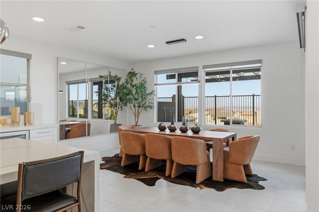 424 Crown Mesa Avenue, Las Vegas, NV 89138