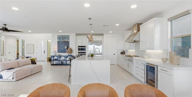 424 Crown Mesa Avenue, Las Vegas, NV 89138