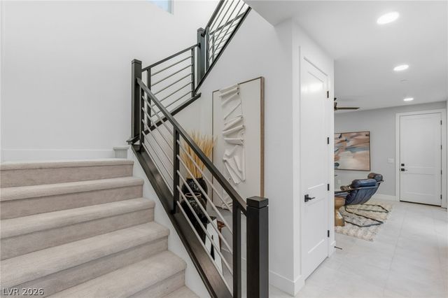 424 Crown Mesa Avenue, Las Vegas, NV 89138