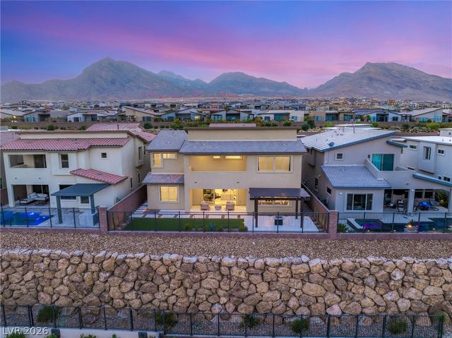 424 Crown Mesa Avenue, Las Vegas, NV 89138