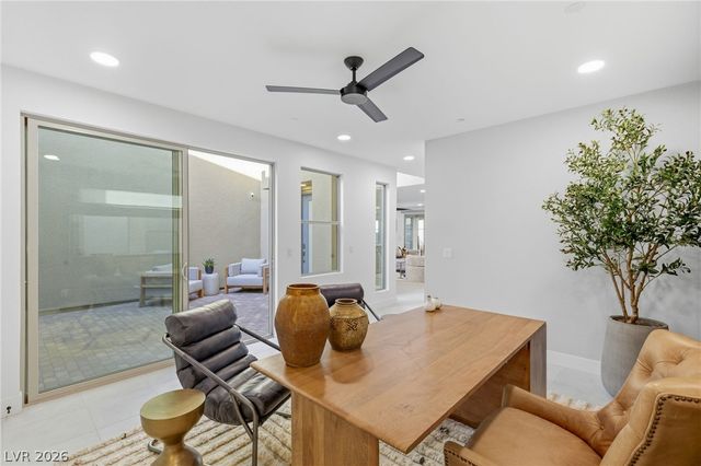 424 Crown Mesa Avenue, Las Vegas, NV 89138