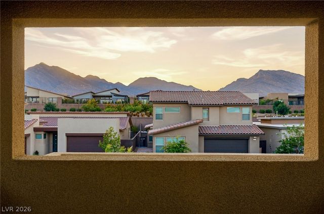 424 Crown Mesa Avenue, Las Vegas, NV 89138