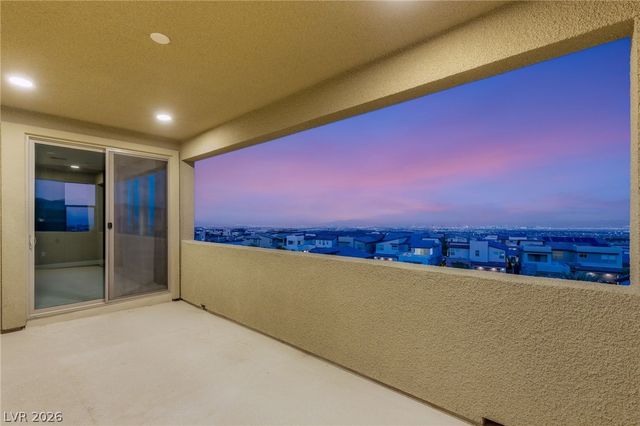 424 Crown Mesa Avenue, Las Vegas, NV 89138