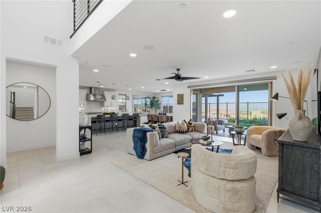 424 Crown Mesa Avenue, Las Vegas, NV 89138