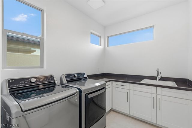 424 Crown Mesa Avenue, Las Vegas, NV 89138