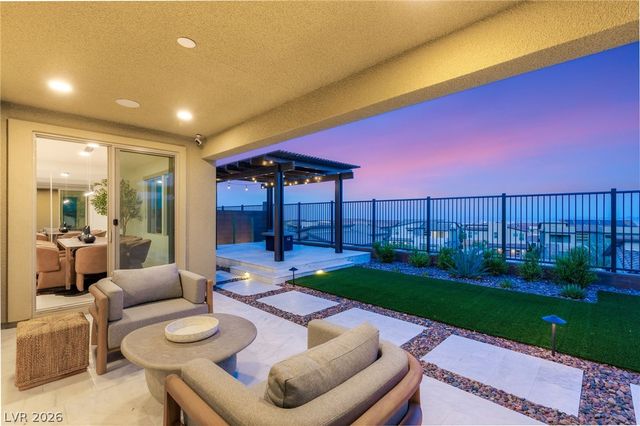 424 Crown Mesa Avenue, Las Vegas, NV 89138