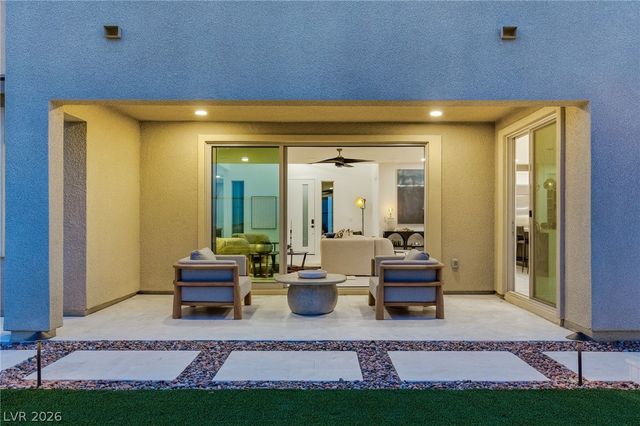 424 Crown Mesa Avenue, Las Vegas, NV 89138