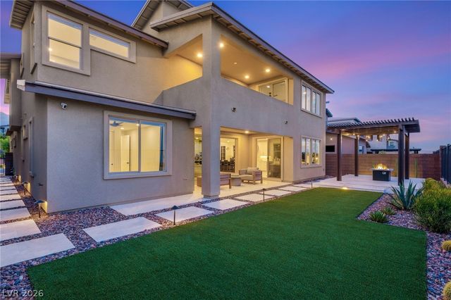 424 Crown Mesa Avenue, Las Vegas, NV 89138