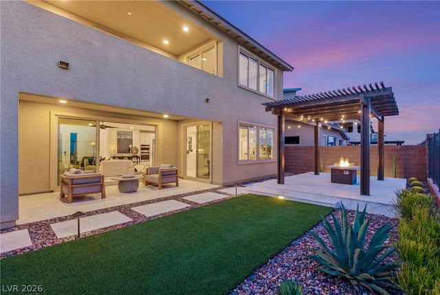 424 Crown Mesa Avenue, Las Vegas, NV 89138