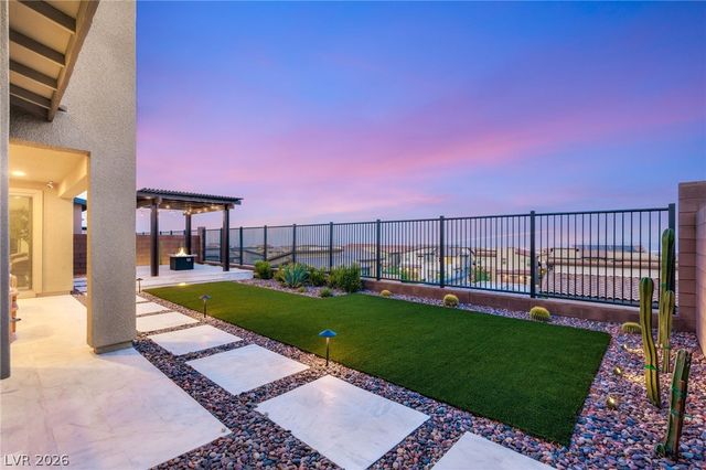 424 Crown Mesa Avenue, Las Vegas, NV 89138