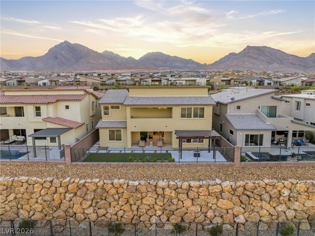 424 Crown Mesa Avenue, Las Vegas, NV 89138
