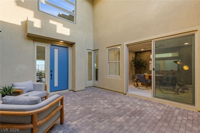 424 Crown Mesa Avenue, Las Vegas, NV 89138
