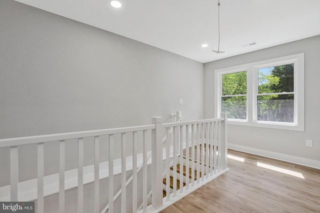 10211 STRATFORD AVE, Fairfax, VA 22030