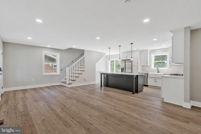 10211 STRATFORD AVE, Fairfax, VA 22030