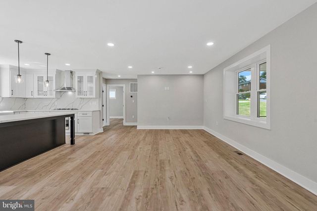 10211 STRATFORD AVE, Fairfax, VA 22030