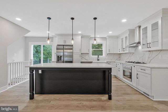 10211 STRATFORD AVE, Fairfax, VA 22030