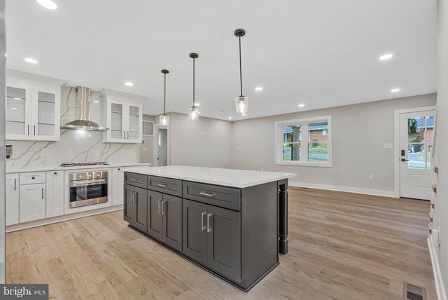 10211 STRATFORD AVE, Fairfax, VA 22030