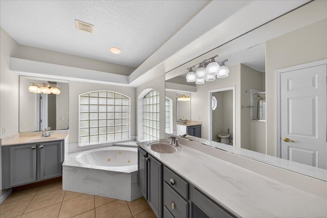 914 Sierra Place NE, Palm Bay, FL 32907