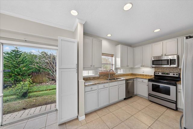 914 Sierra Place NE, Palm Bay, FL 32907