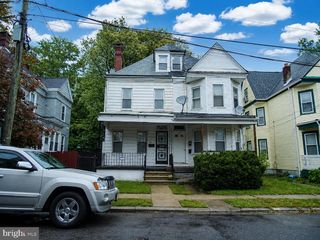 17 CUMBERLAND AVE, Trenton, NJ 08618