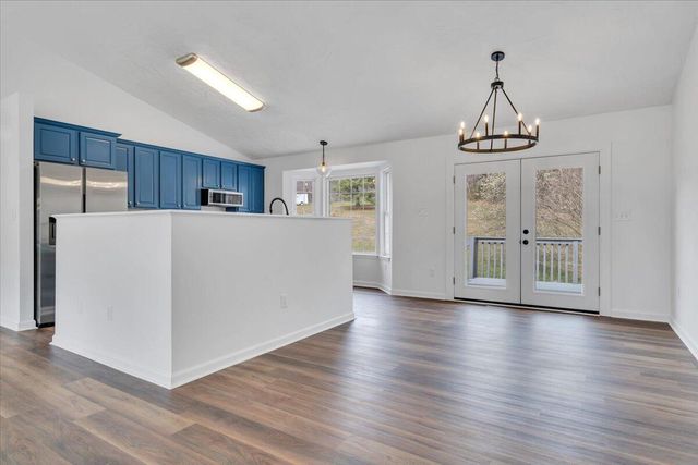 930 Brookfield LN, Roanoke, VA 24012