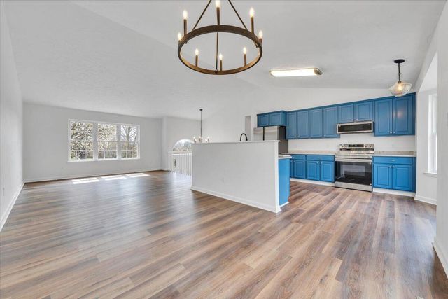 930 Brookfield LN, Roanoke, VA 24012