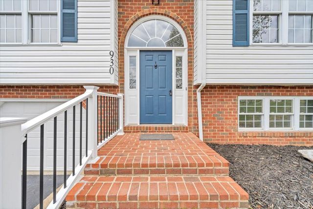 930 Brookfield LN, Roanoke, VA 24012