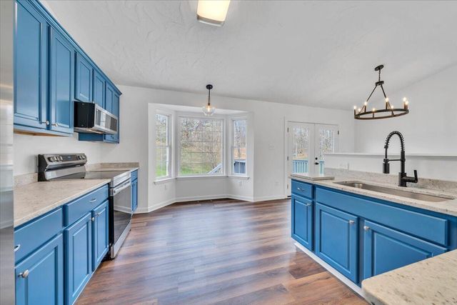 930 Brookfield LN, Roanoke, VA 24012