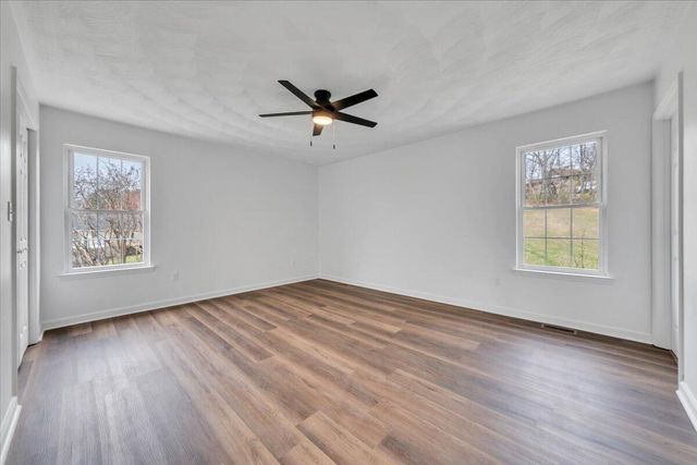 930 Brookfield LN, Roanoke, VA 24012