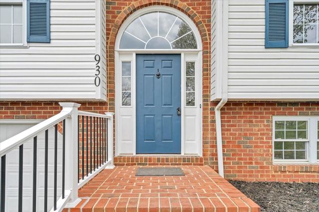 930 Brookfield LN, Roanoke, VA 24012