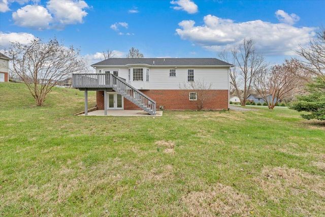 930 Brookfield LN, Roanoke, VA 24012