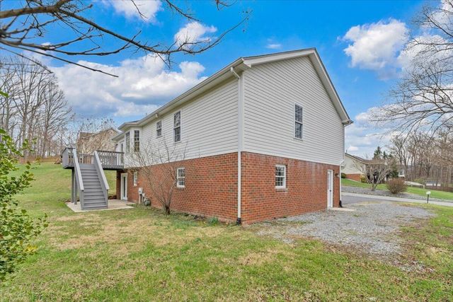 930 Brookfield LN, Roanoke, VA 24012