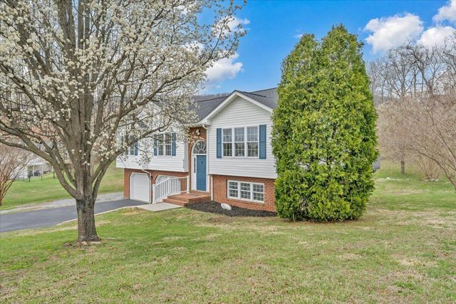 930 Brookfield LN, Roanoke, VA 24012