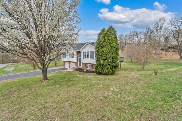 930 Brookfield LN, Roanoke, VA 24012