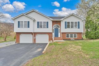 930 Brookfield LN, Roanoke, VA 24012