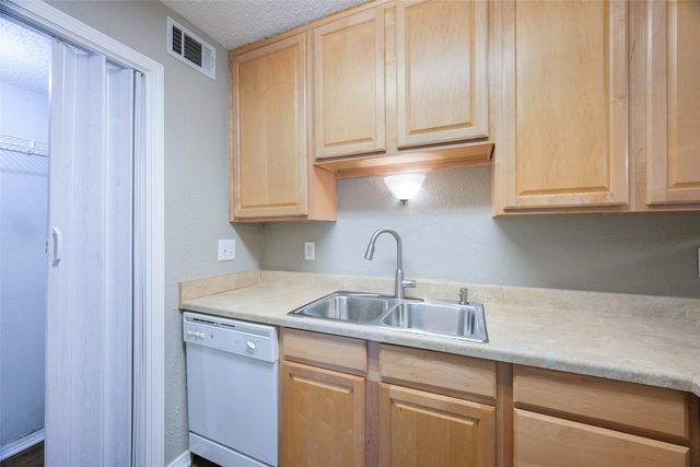 18333 Roehampton Drive 1412, Dallas, TX 75252