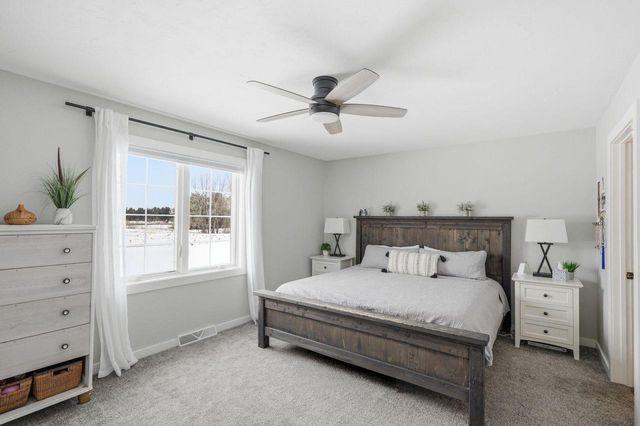 307 Scuppernong CIRCLE, Dousman, WI 53118