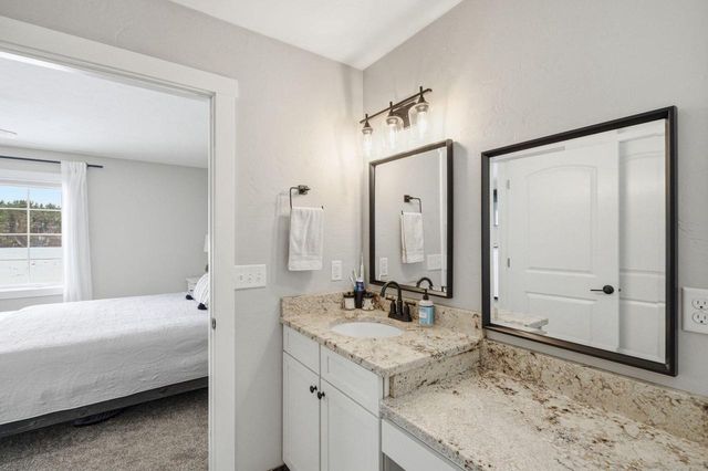 307 Scuppernong CIRCLE, Dousman, WI 53118