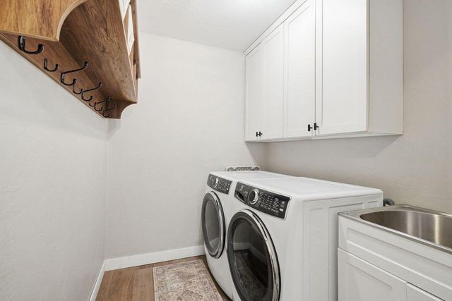 307 Scuppernong CIRCLE, Dousman, WI 53118