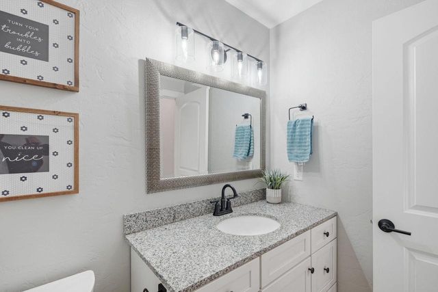 307 Scuppernong CIRCLE, Dousman, WI 53118