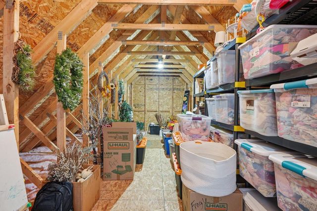 307 Scuppernong CIRCLE, Dousman, WI 53118