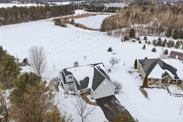 307 Scuppernong CIRCLE, Dousman, WI 53118