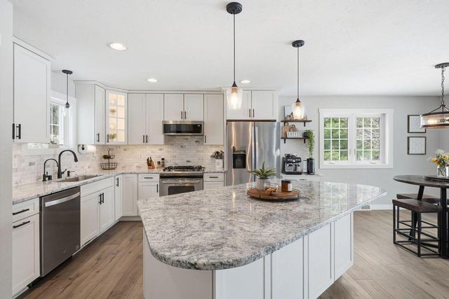 307 Scuppernong CIRCLE, Dousman, WI 53118