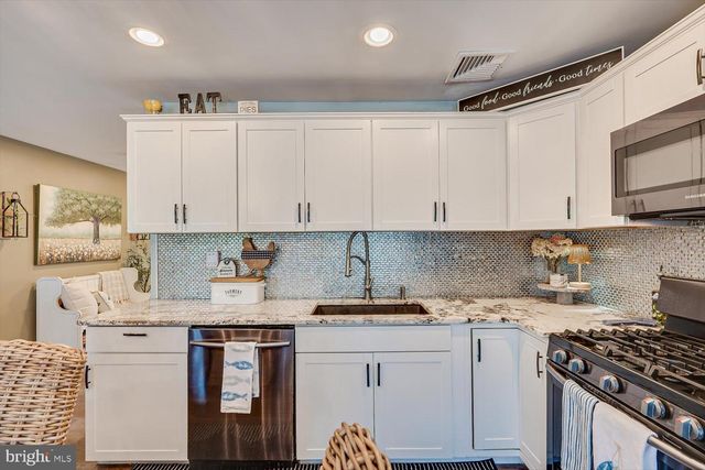 10 FOREST PARK TER, Monroe Township, NJ 08831