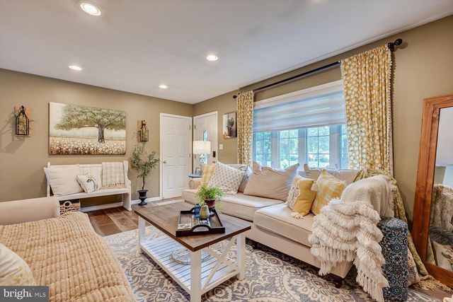 10 FOREST PARK TER, Monroe Township, NJ 08831