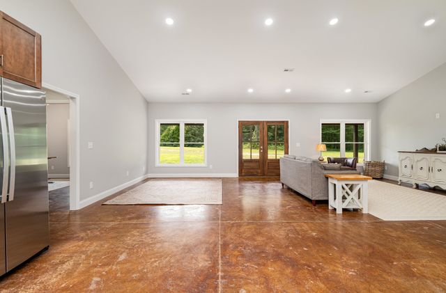 3395 Shouse Rd, Santa Fe, TN 38482