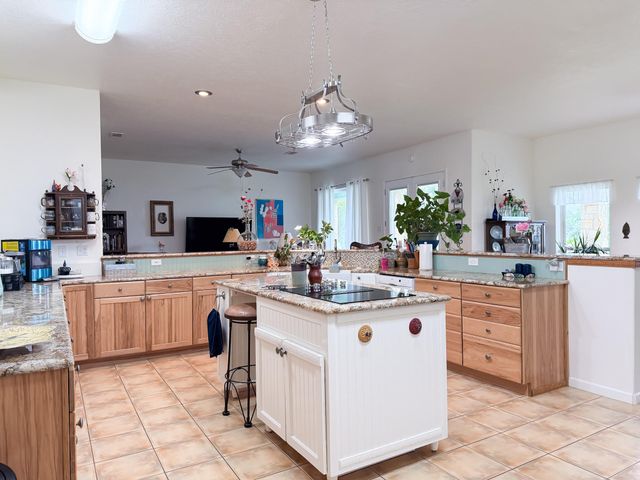 2256 Lcr 882, Jewett, TX 75846