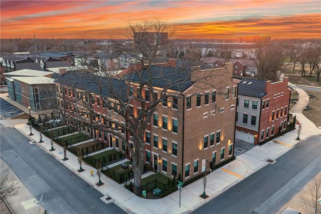 331 SW 5th Street, Bentonville, AR 72712