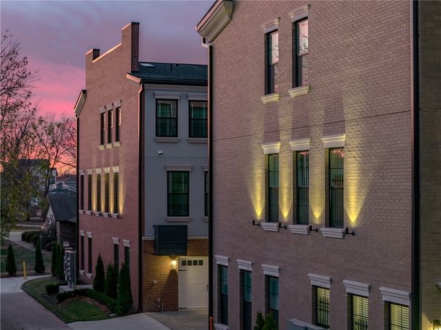 331 SW 5th Street, Bentonville, AR 72712