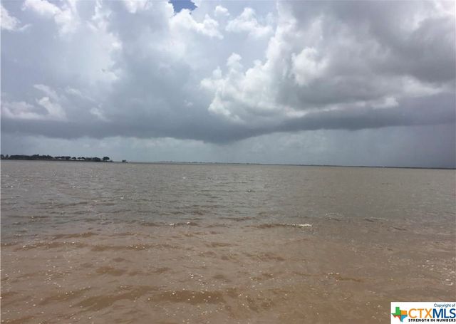 33 Fivemile Trail, Palacios, TX 77465